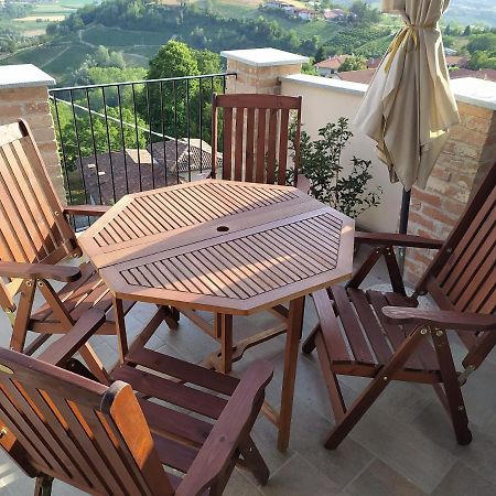 Casa Mantel Holiday Home Panoramic View In Langhe Новело Екстериор снимка