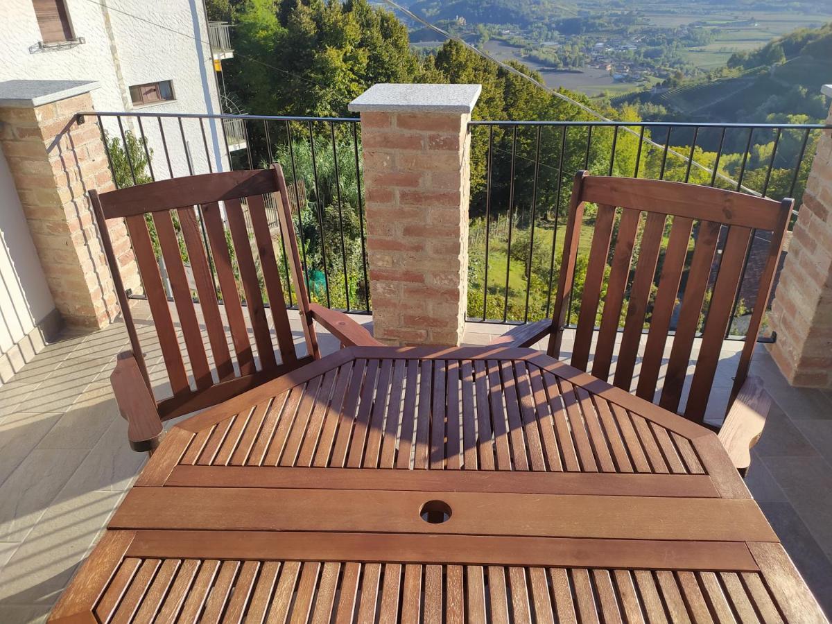 Casa Mantel Holiday Home Panoramic View In Langhe Новело Екстериор снимка