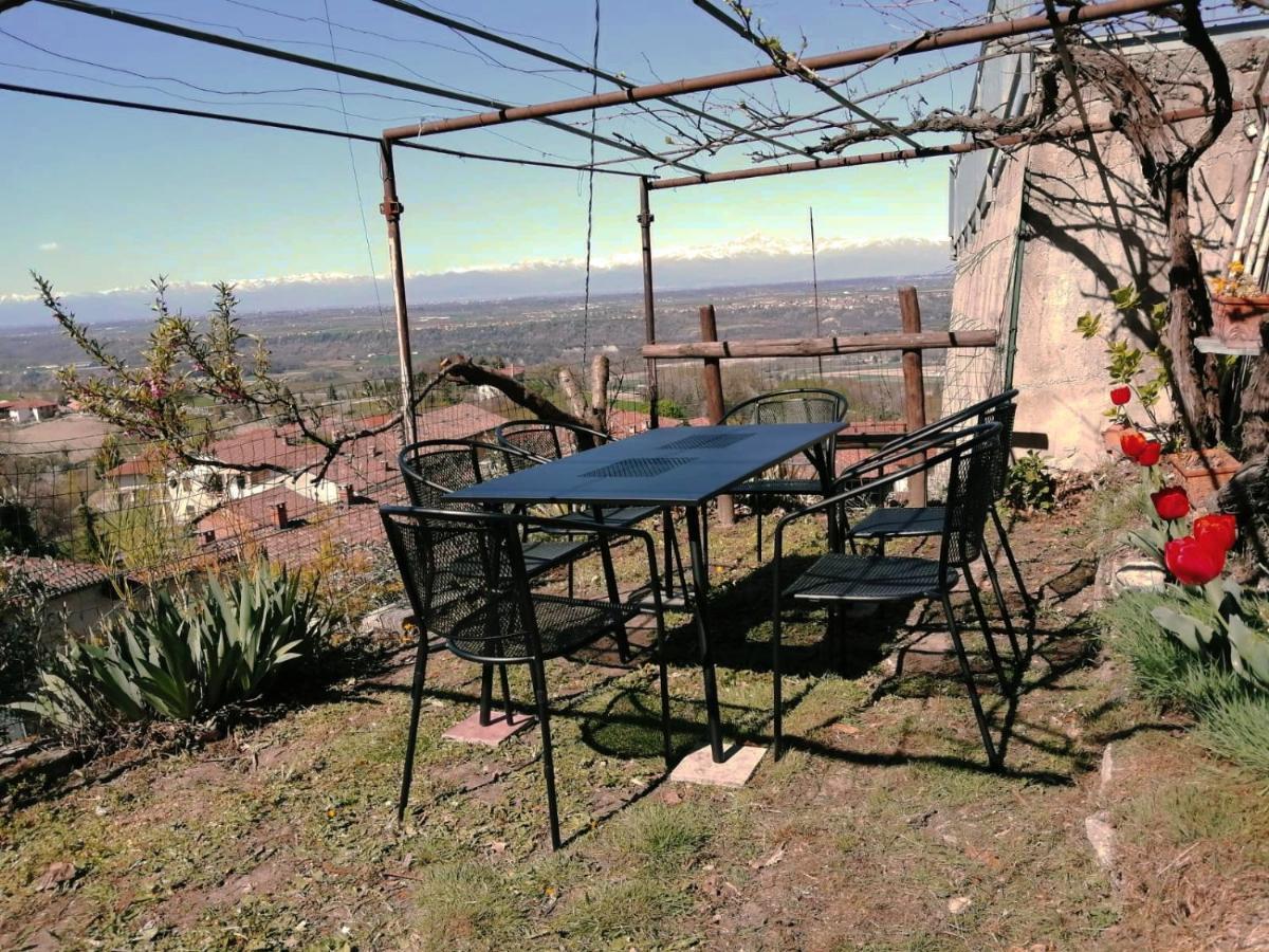 Casa Mantel Holiday Home Panoramic View In Langhe Новело Екстериор снимка