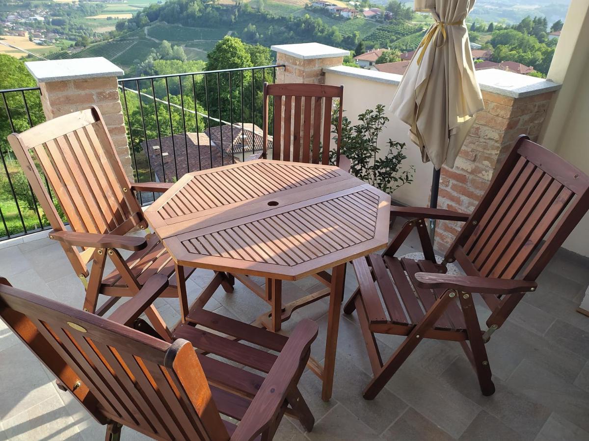 Casa Mantel Holiday Home Panoramic View In Langhe Новело Екстериор снимка